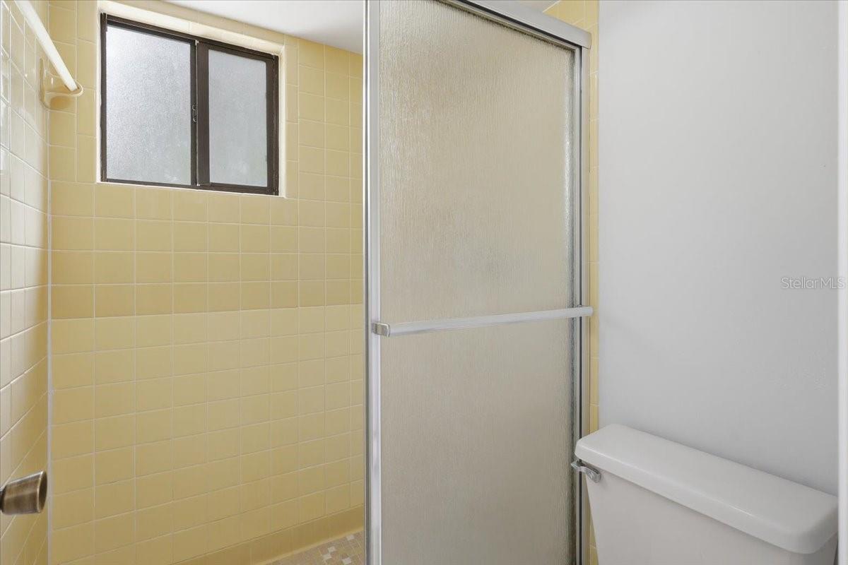 Image 20 of 39 For 27 Oxford Lane 27