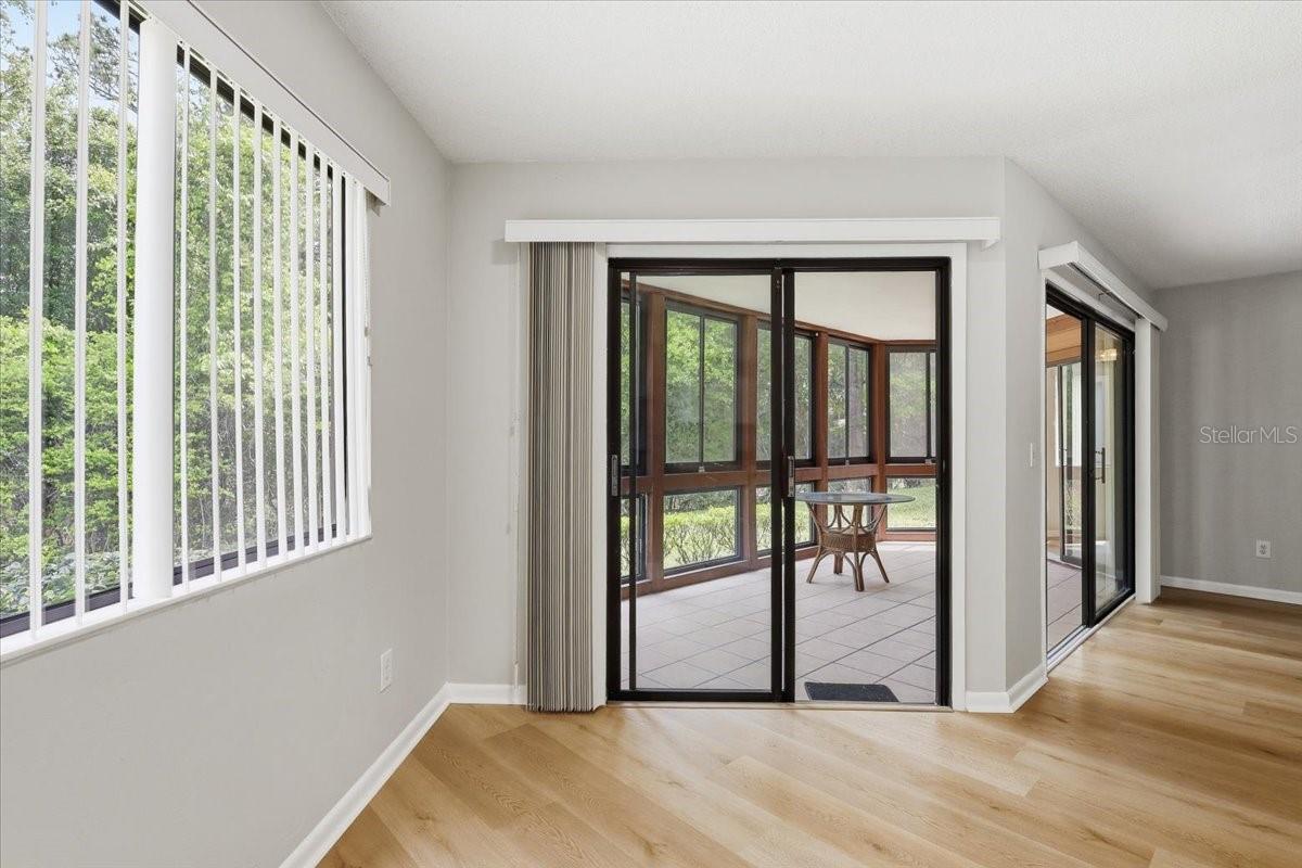 Image 21 of 39 For 27 Oxford Lane 27