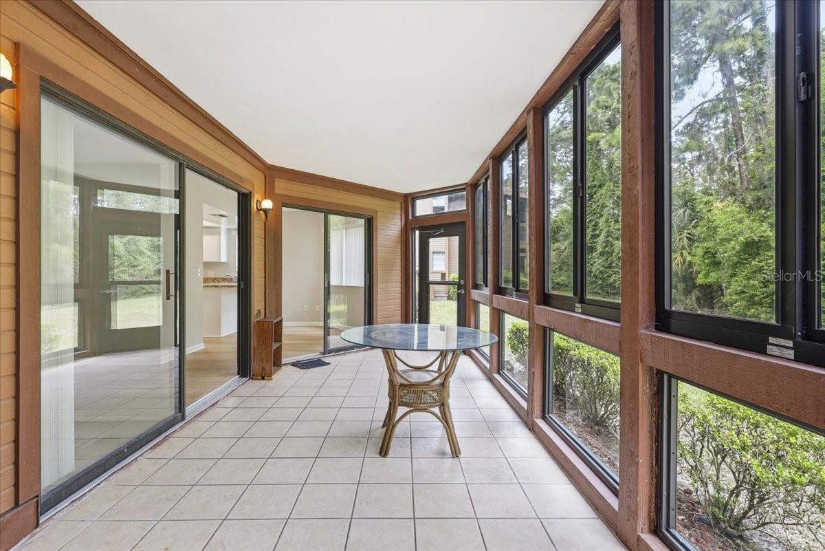 Image 23 of 39 For 27 Oxford Lane 27