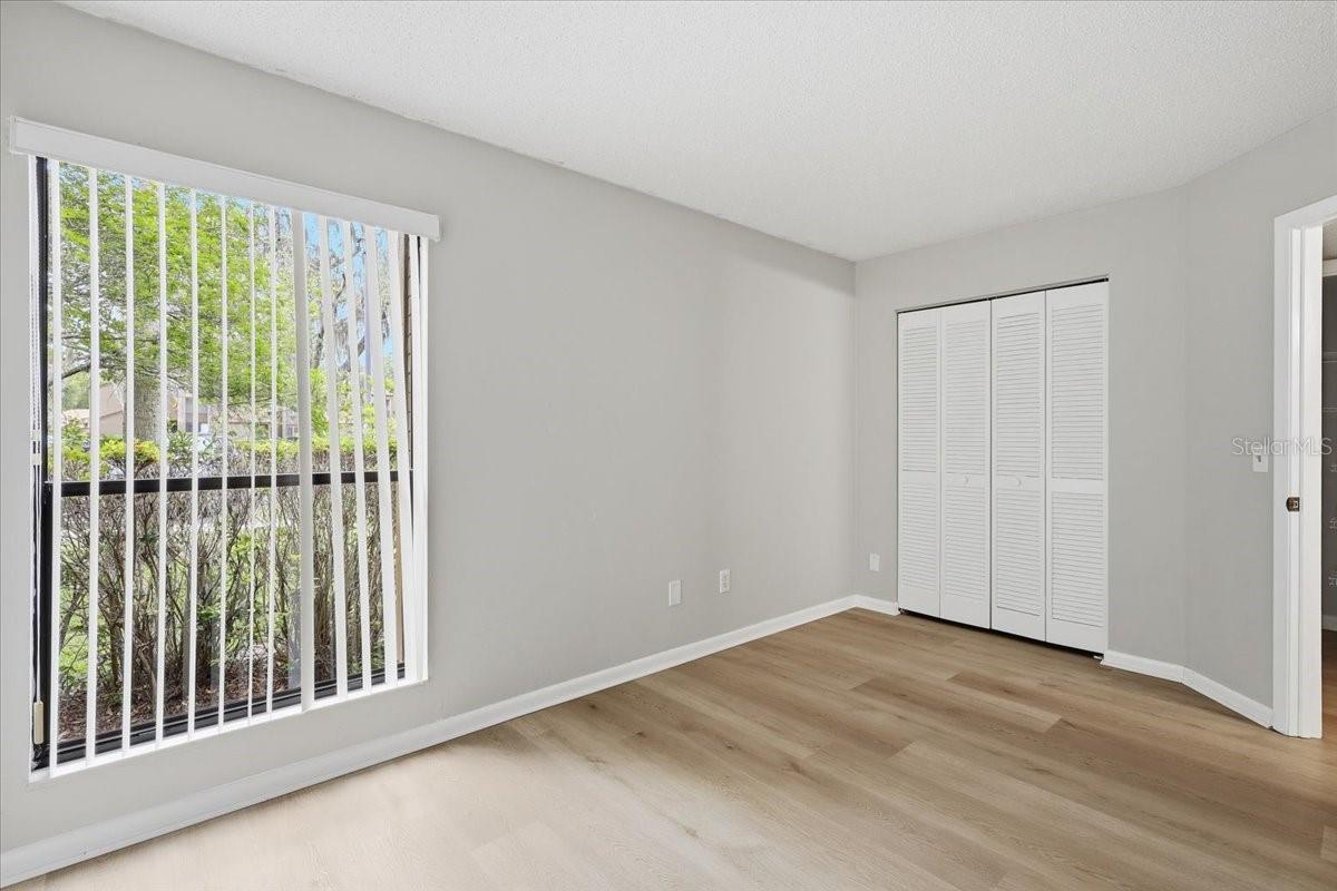 Image 29 of 39 For 27 Oxford Lane 27