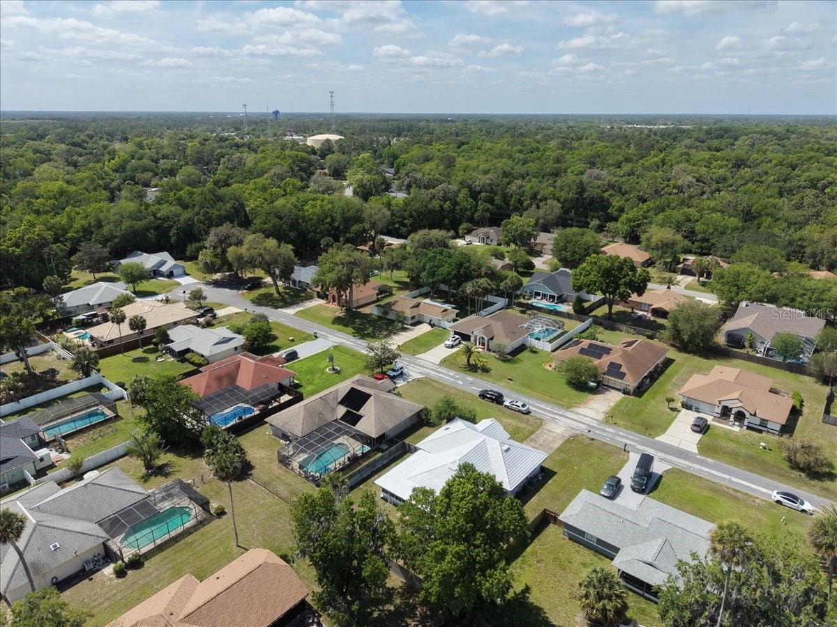 Image 34 of 39 For 27 Oxford Lane 27