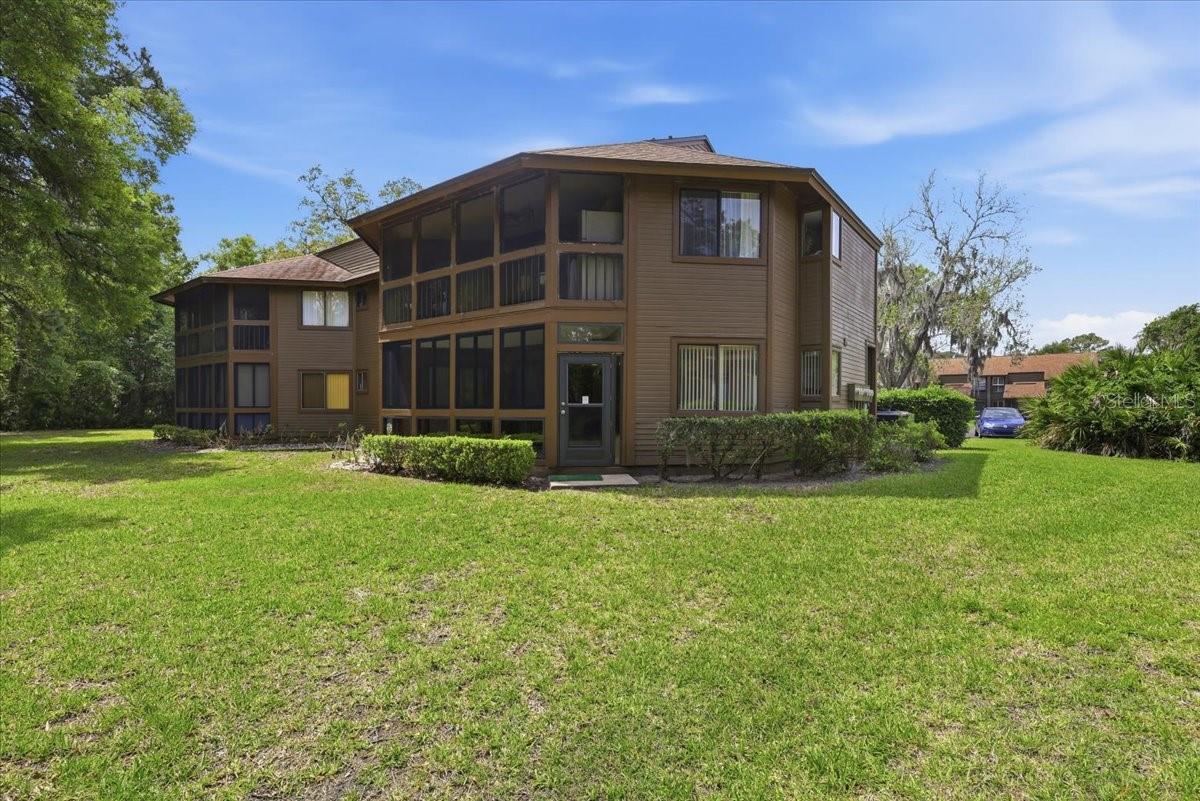 Image 5 of 39 For 27 Oxford Lane 27