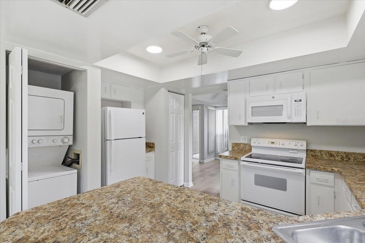 Image 6 of 39 For 27 Oxford Lane 27