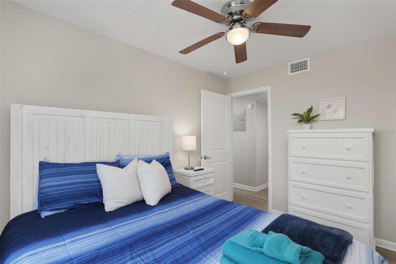 Image 17 of 47 For 16 Ewing Street