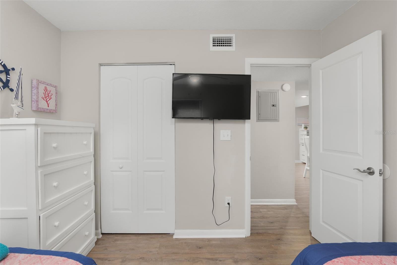 Image 20 of 47 For 16 Ewing Street