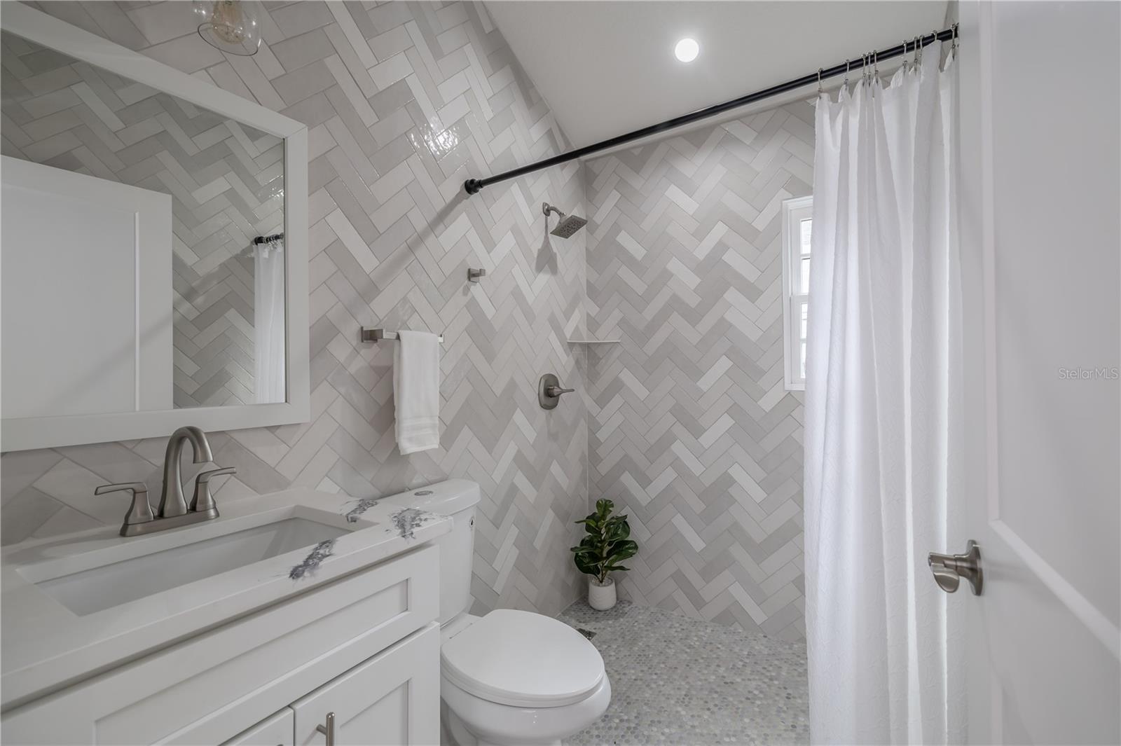 Image 14 of 19 For 1209 Washington Street