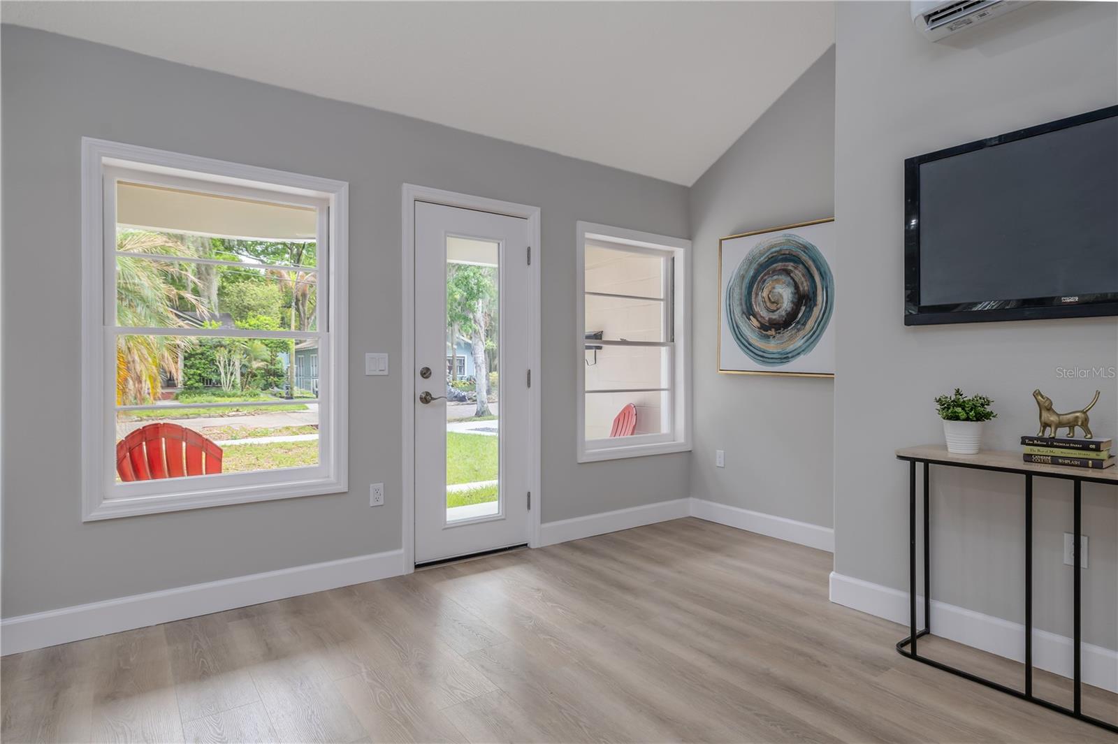 Image 4 of 19 For 1209 Washington Street