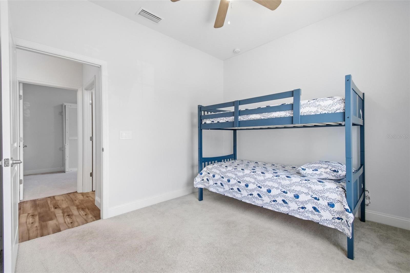 Image 11 of 56 For 6 Oakleaf Way