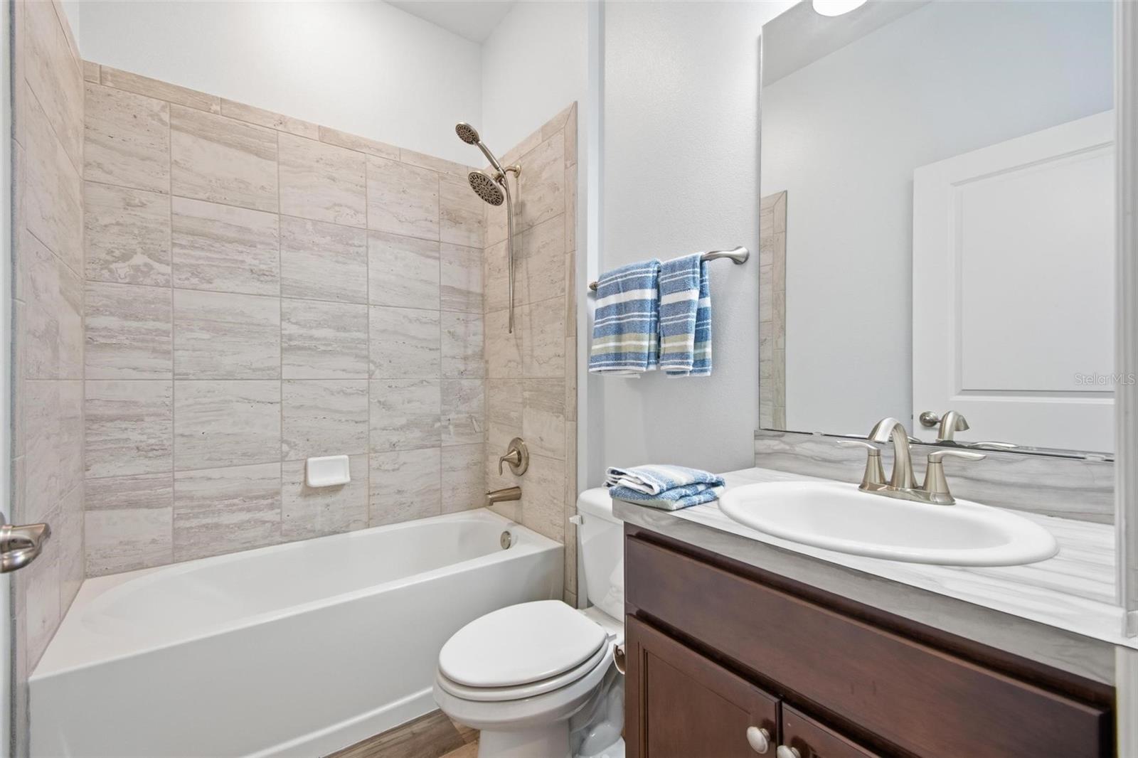 Image 12 of 56 For 6 Oakleaf Way