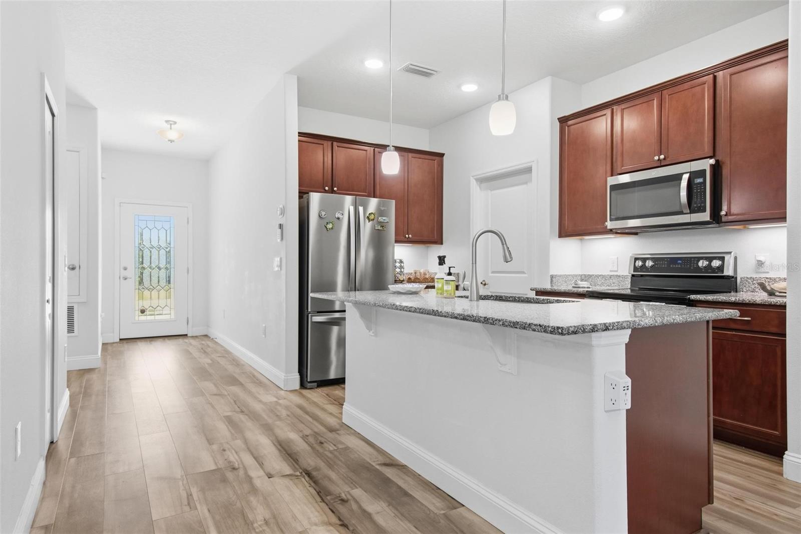 Image 15 of 56 For 6 Oakleaf Way