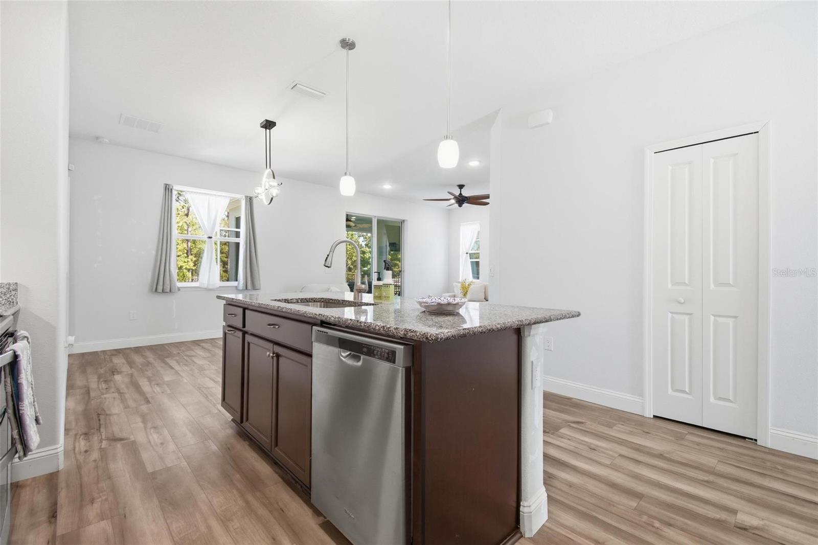 Image 16 of 56 For 6 Oakleaf Way