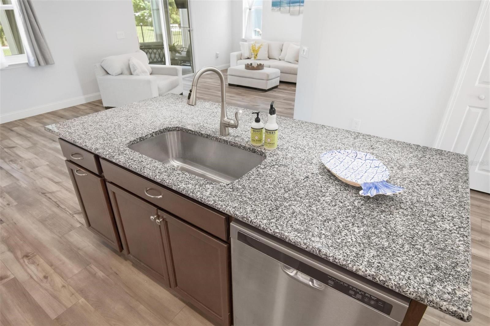 Image 20 of 56 For 6 Oakleaf Way