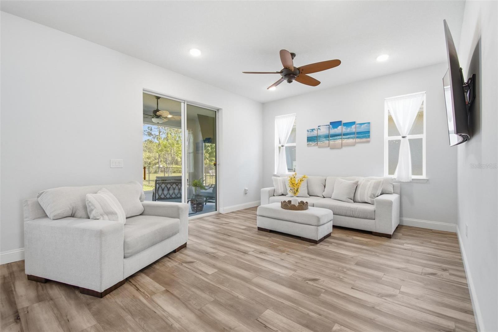 Image 22 of 56 For 6 Oakleaf Way