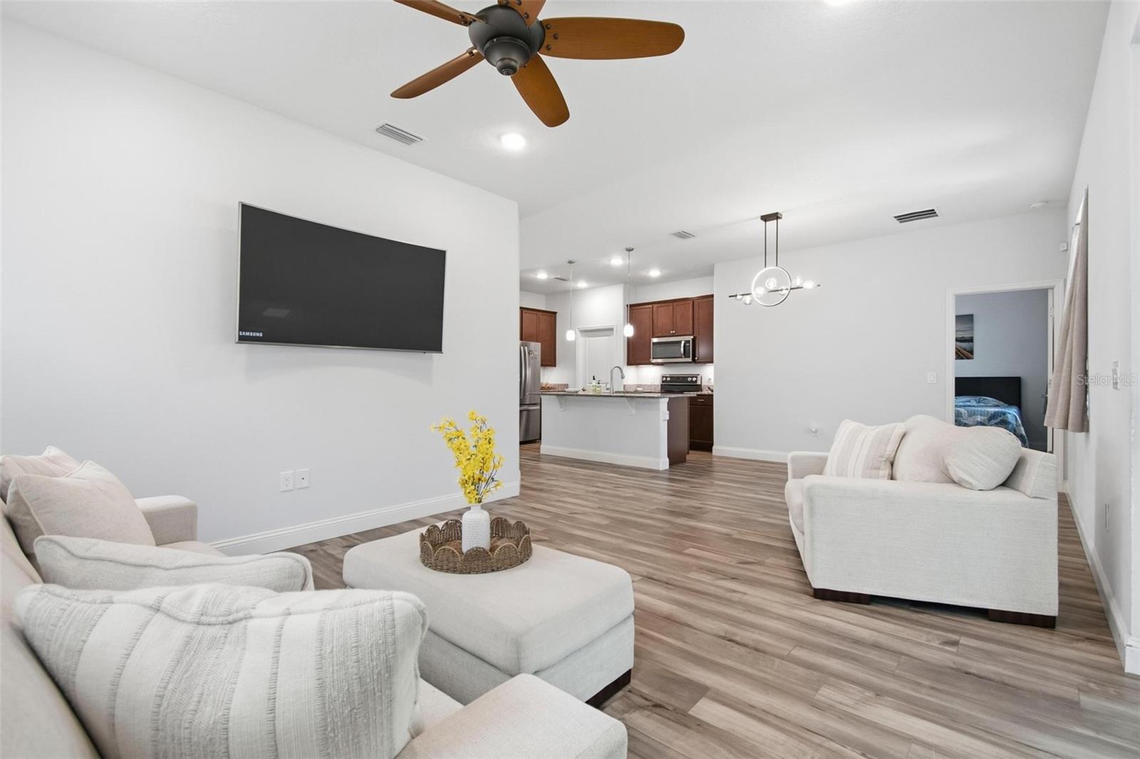 Image 23 of 56 For 6 Oakleaf Way