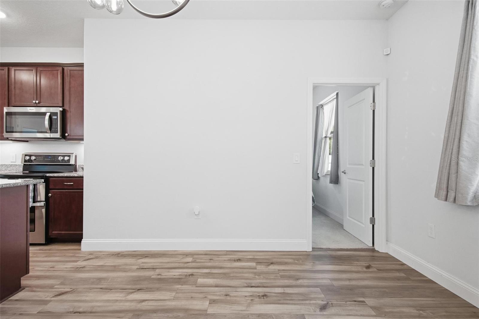 Image 27 of 56 For 6 Oakleaf Way