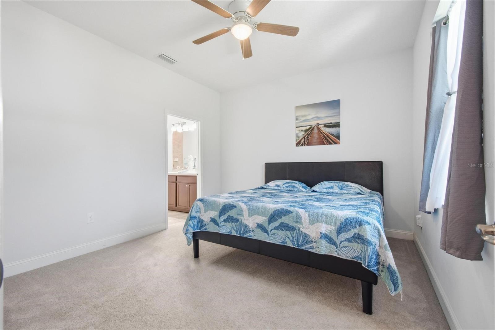 Image 28 of 56 For 6 Oakleaf Way