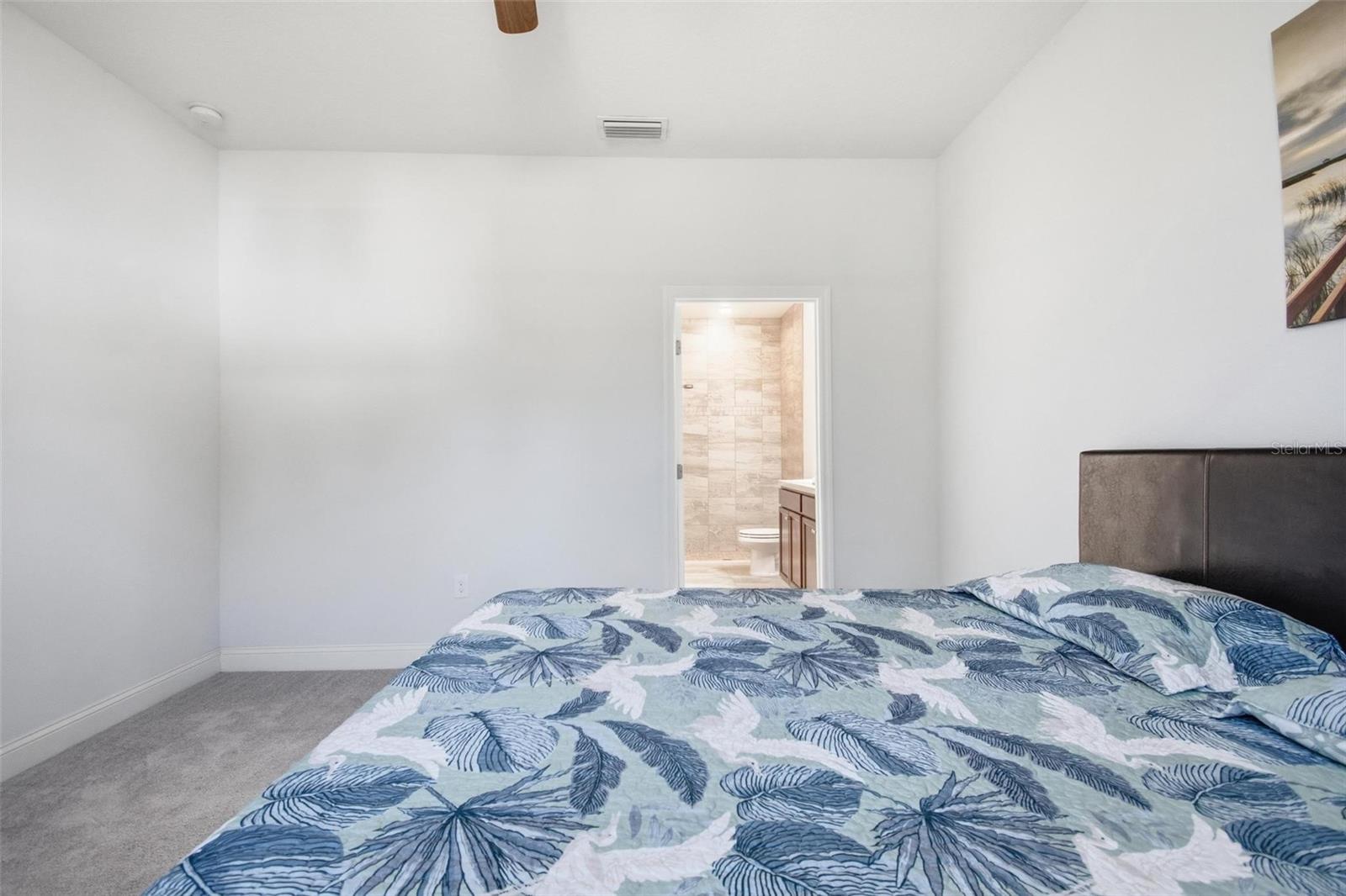 Image 30 of 56 For 6 Oakleaf Way