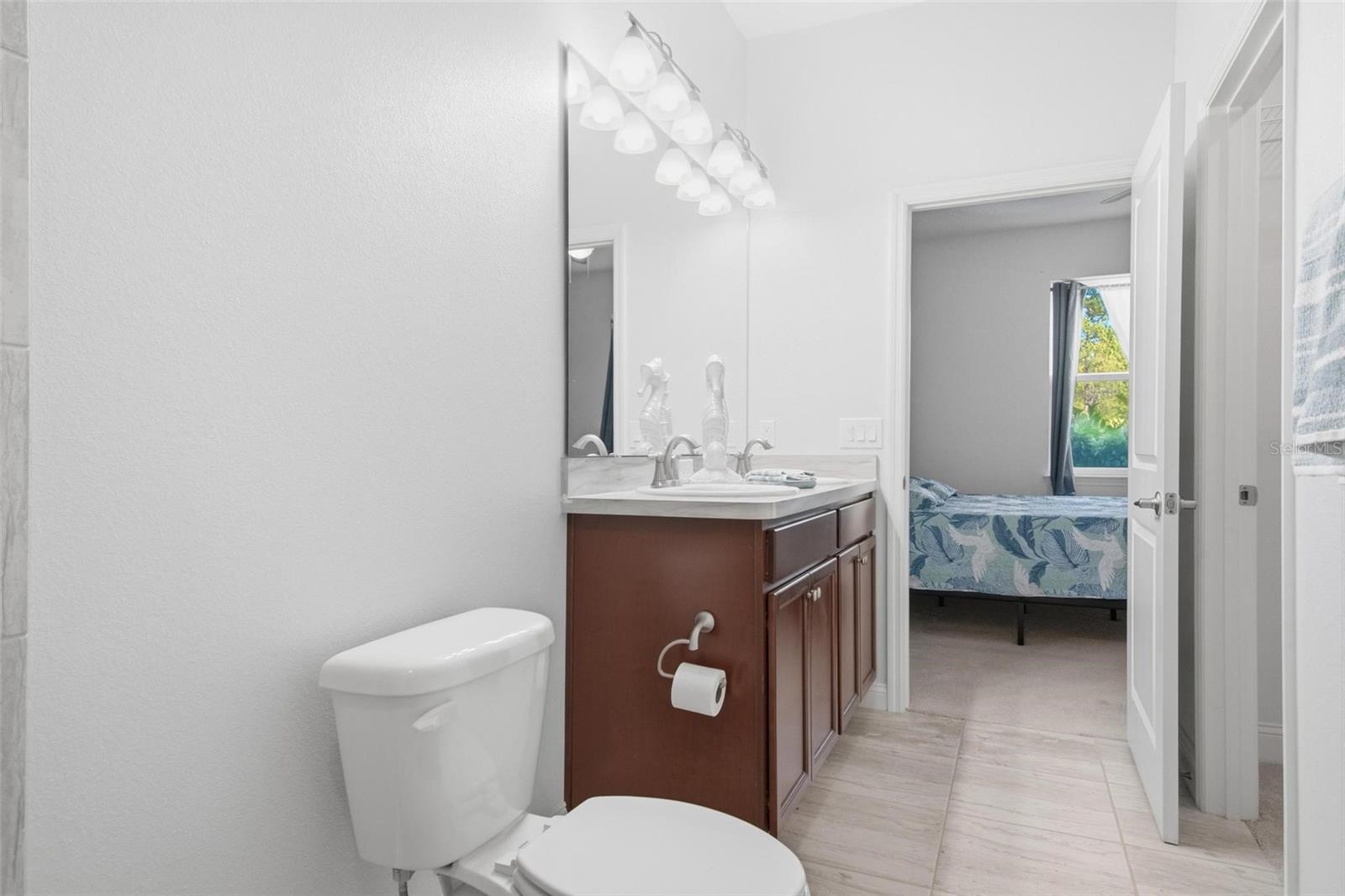 Image 33 of 56 For 6 Oakleaf Way