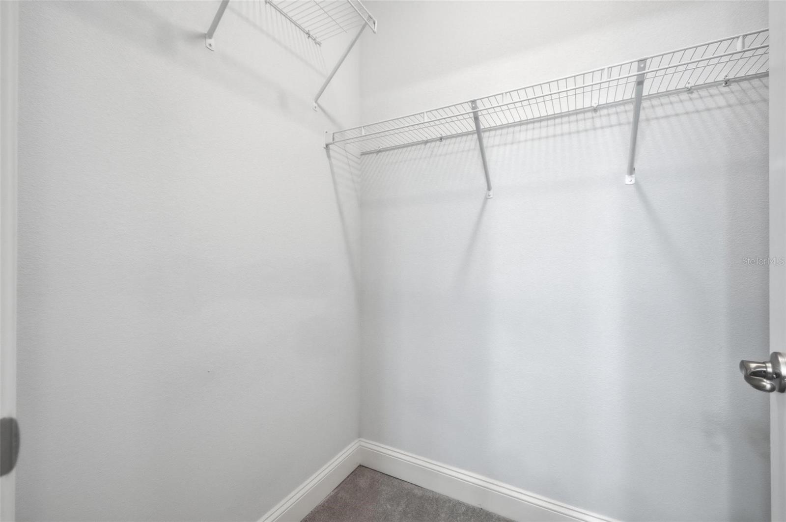 Image 34 of 56 For 6 Oakleaf Way