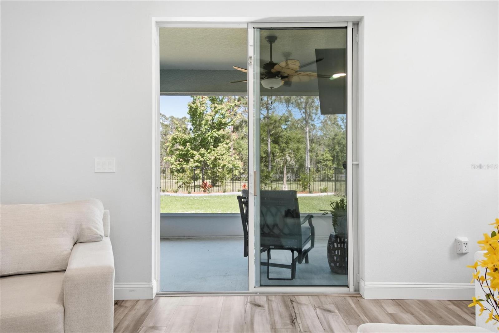 Image 37 of 56 For 6 Oakleaf Way