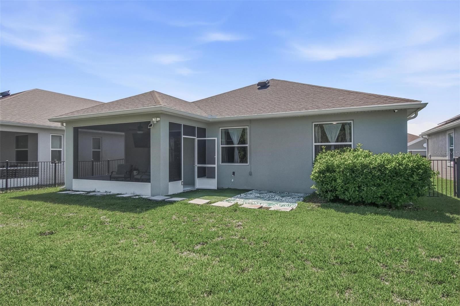 Image 42 of 56 For 6 Oakleaf Way