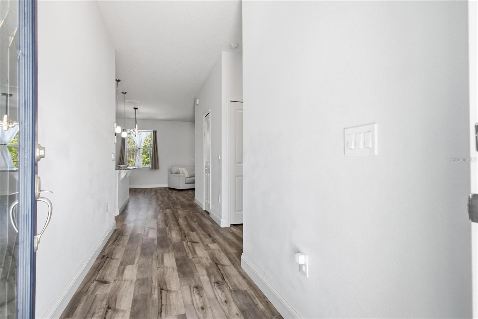 Image 6 of 56 For 6 Oakleaf Way