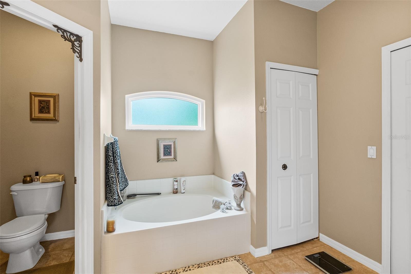 Image 17 of 56 For 6 Evansville Lane