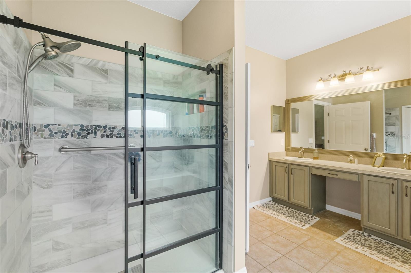 Image 18 of 56 For 6 Evansville Lane