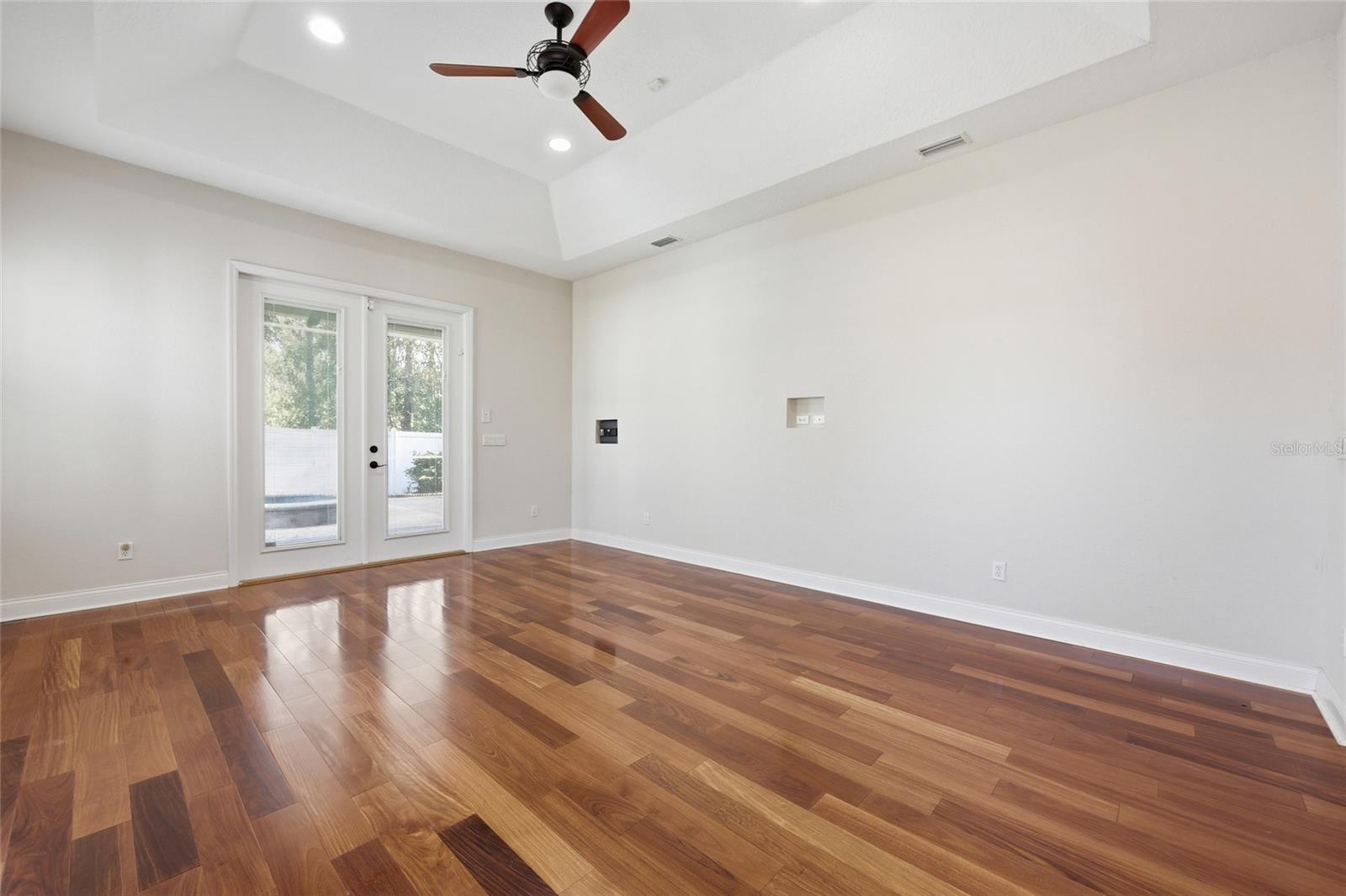 Image 25 of 63 For 10 Winter Haven Court