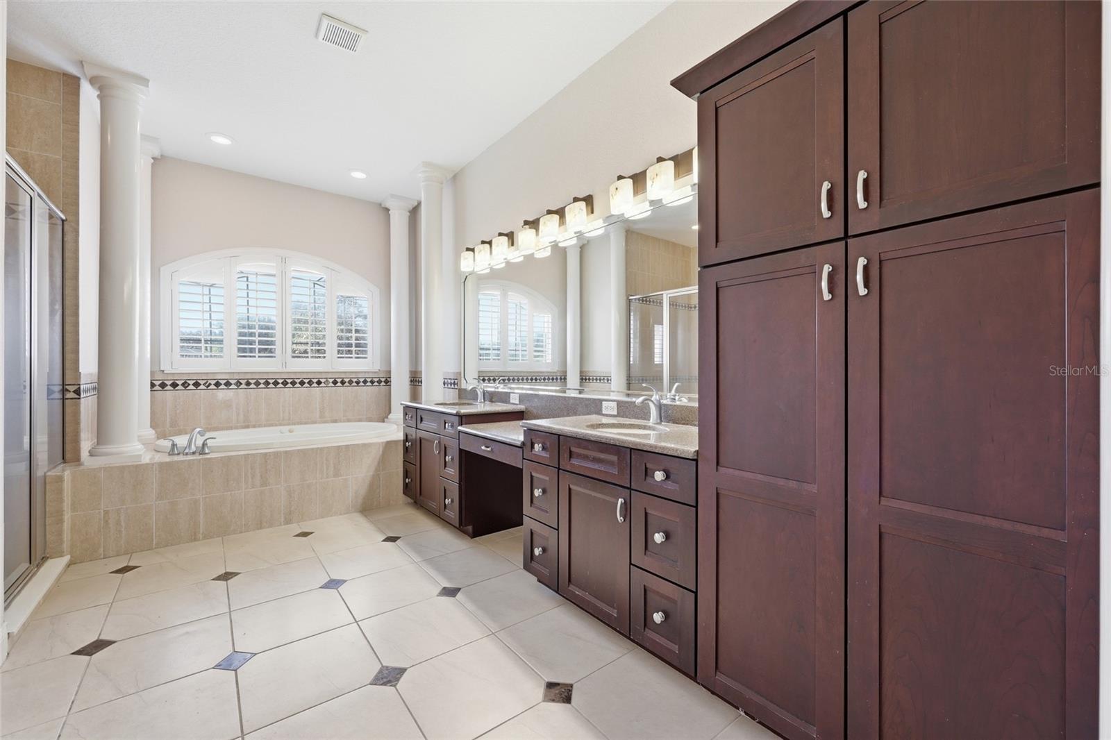 Image 27 of 63 For 10 Winter Haven Court