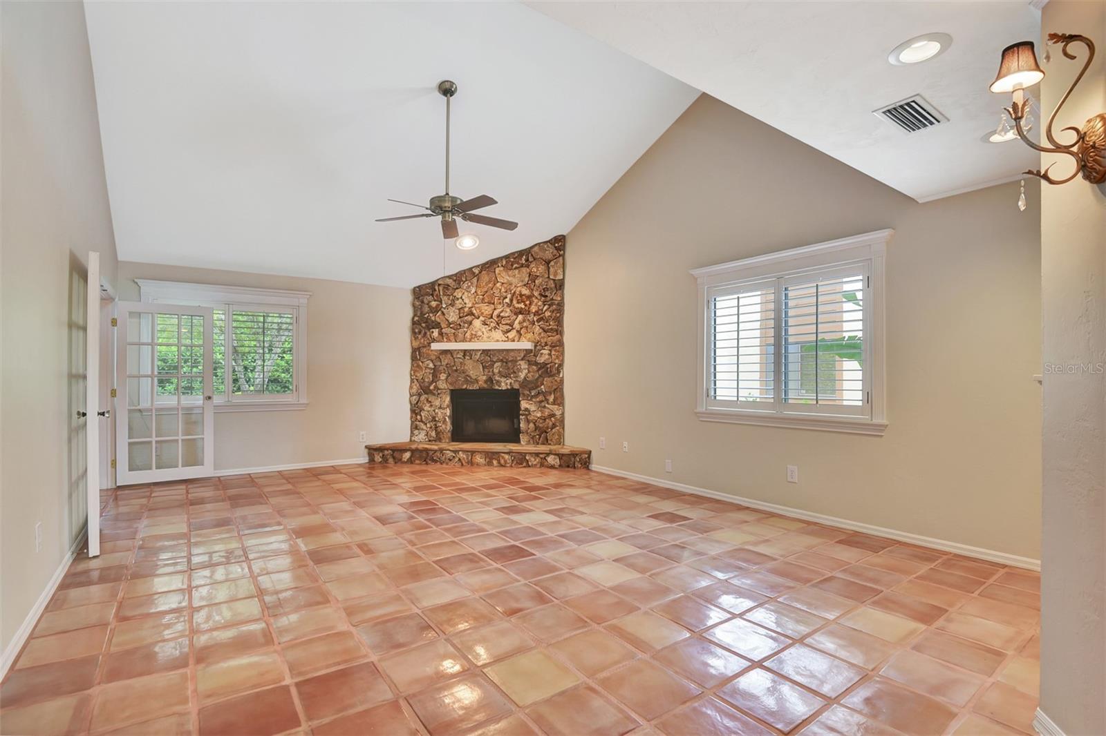 Image 14 of 56 For 105 Horseshoe Trail