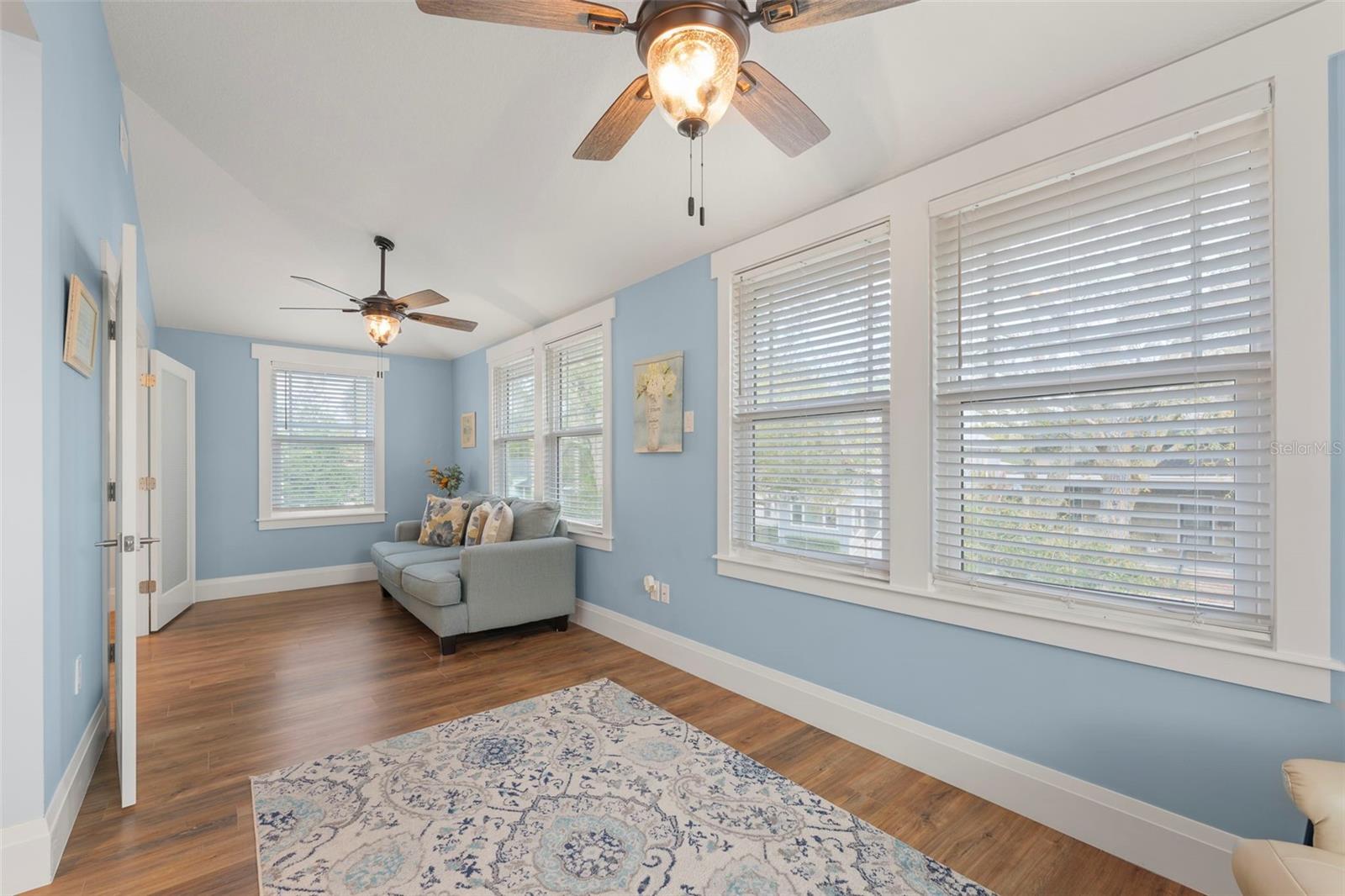 Image 23 of 45 For 23 Cincinnati Avenue