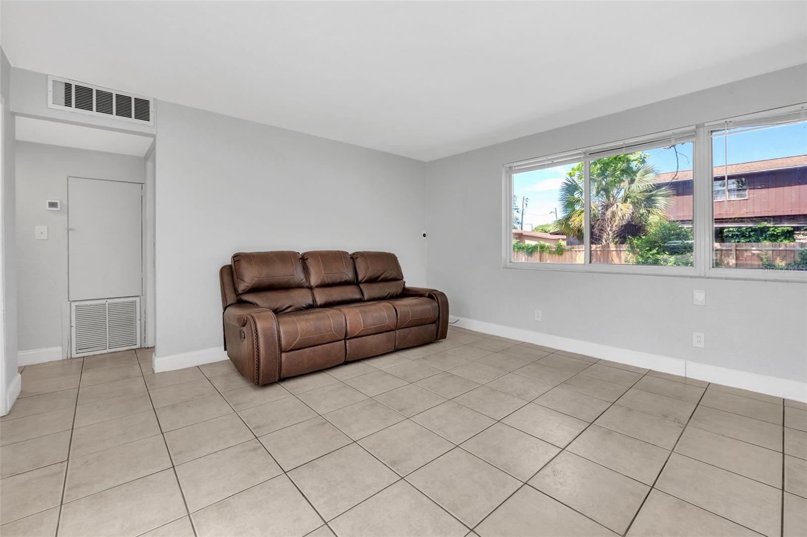 Image 6 of 38 For 747 Derbyshire Road