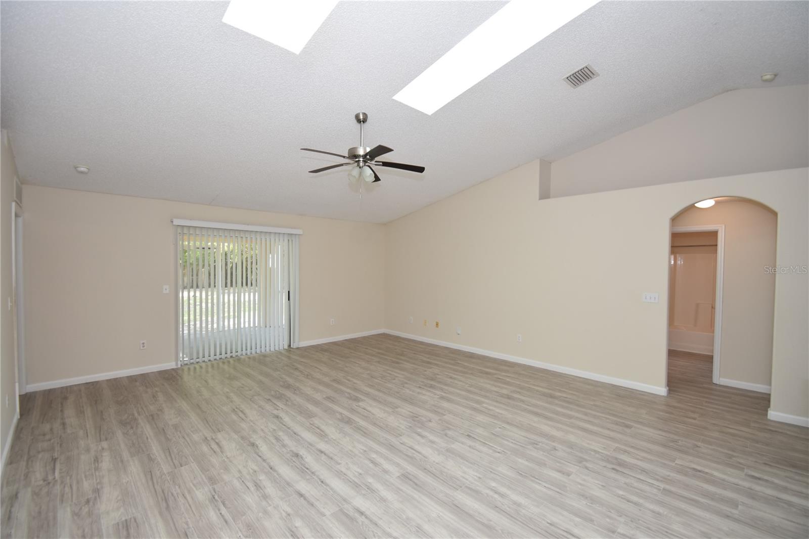 Image 13 of 40 For 15 White Deer Lane