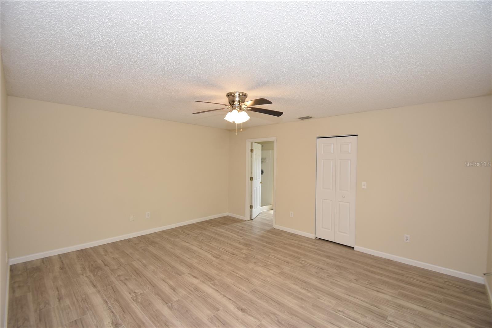 Image 19 of 40 For 15 White Deer Lane