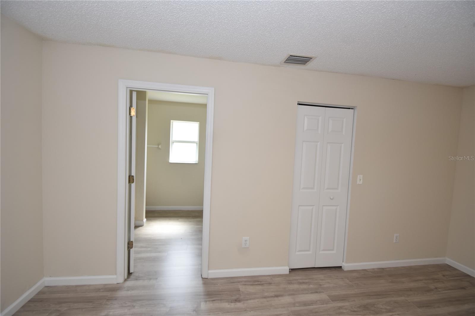 Image 22 of 40 For 15 White Deer Lane