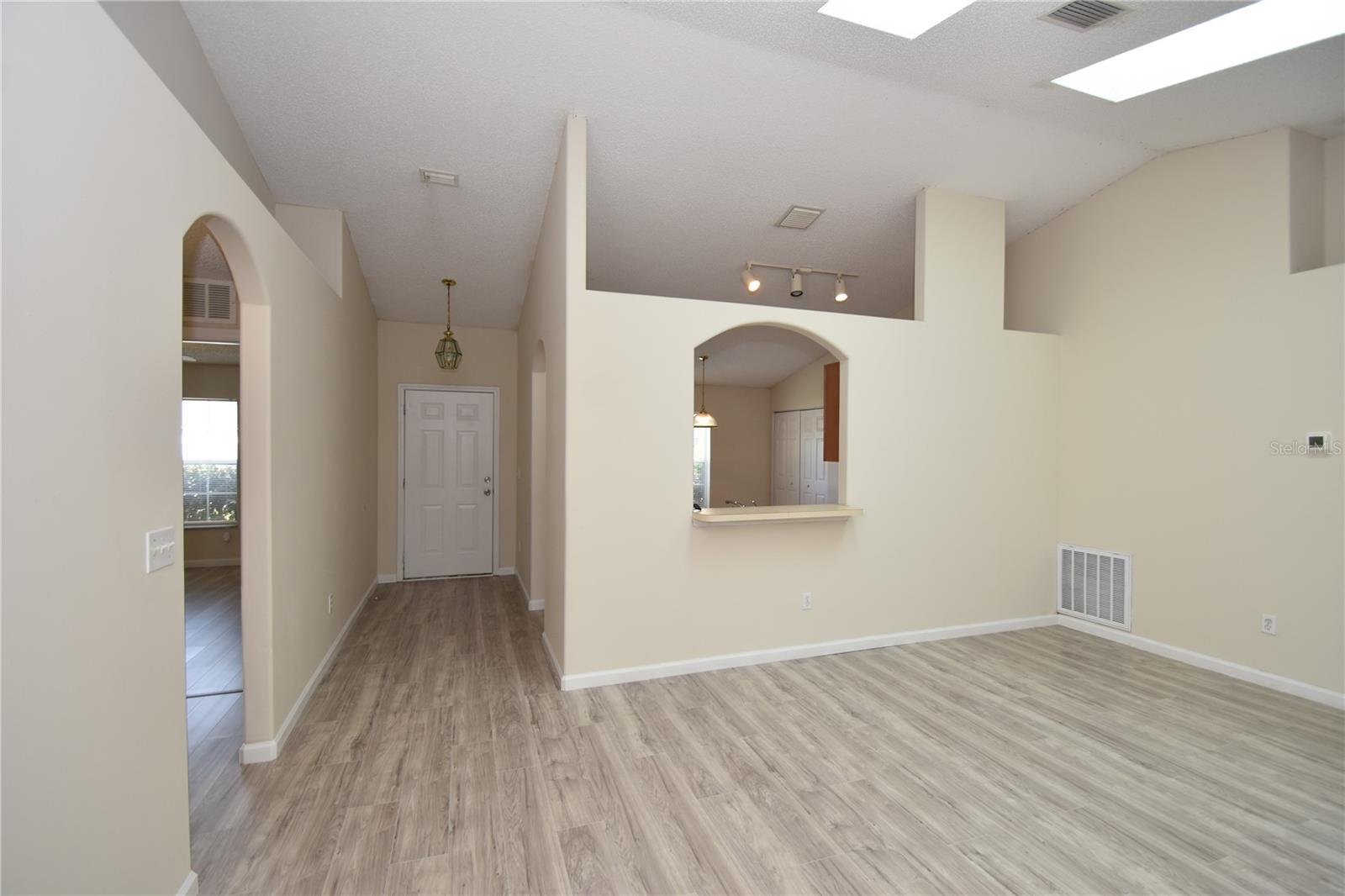 Image 3 of 40 For 15 White Deer Lane