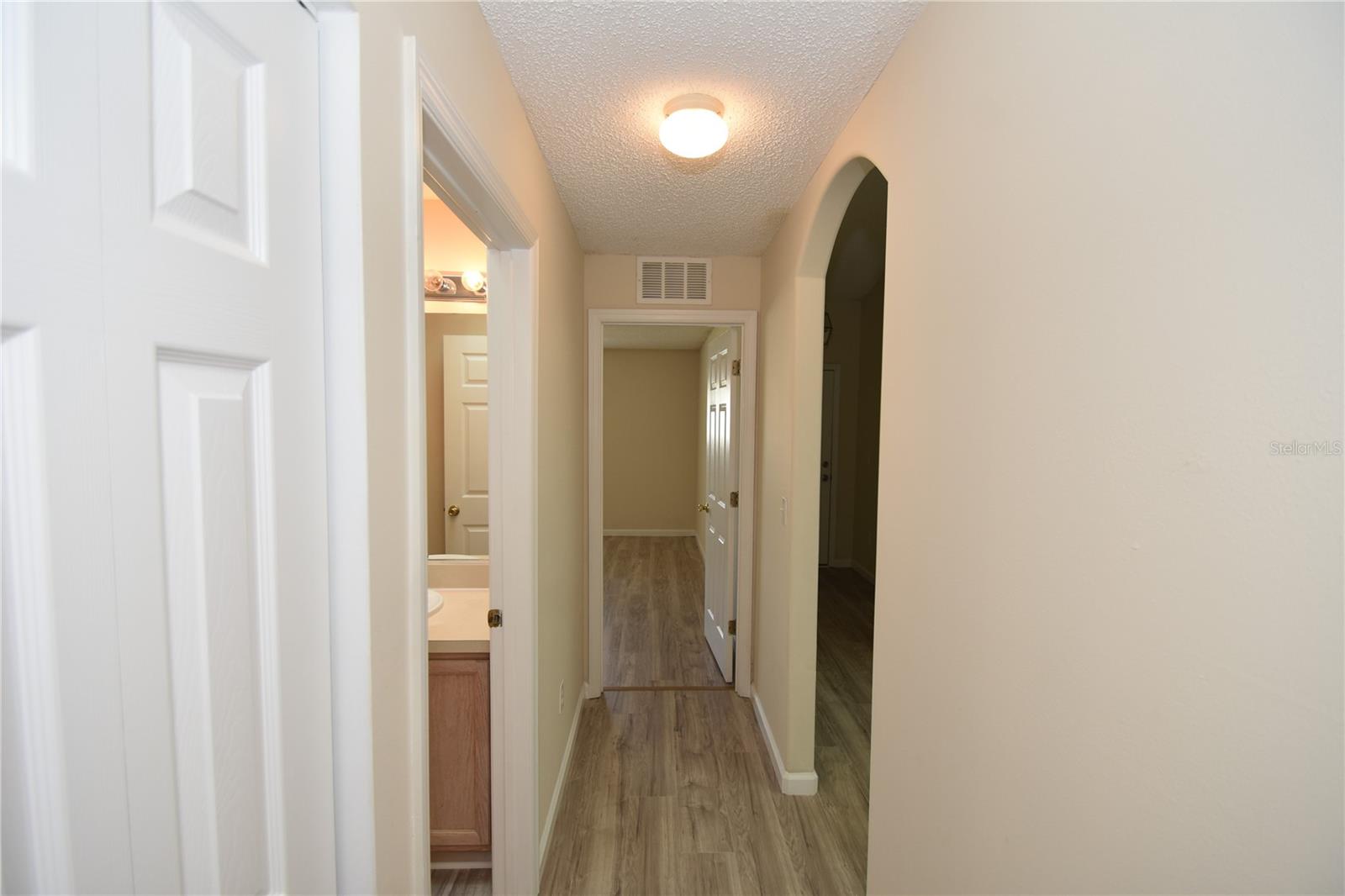 Image 32 of 40 For 15 White Deer Lane