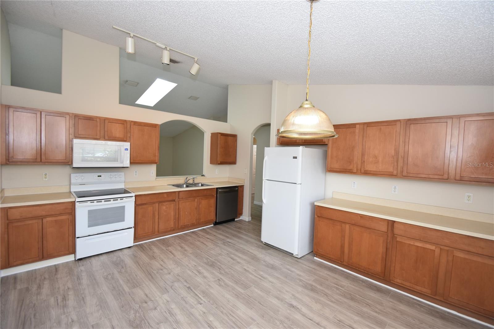 Image 4 of 40 For 15 White Deer Lane