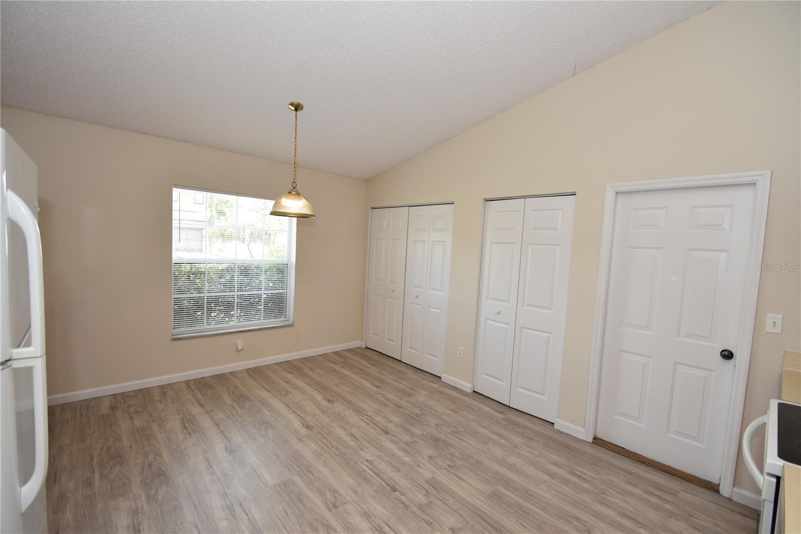 Image 7 of 40 For 15 White Deer Lane