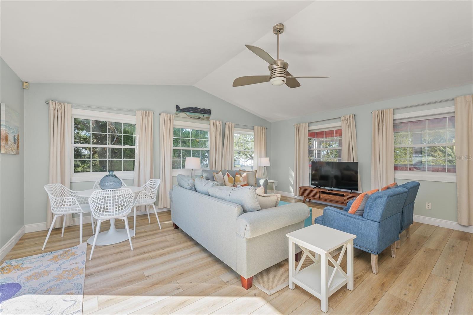 Image 5 of 50 For 287 Boulevard Des Pins