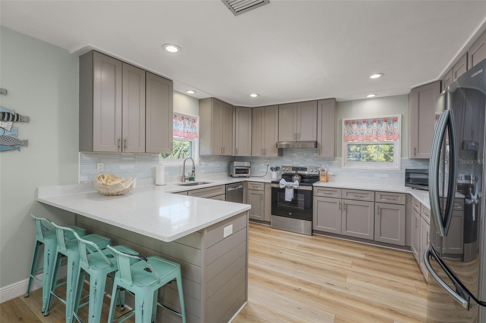 Image 7 of 50 For 287 Boulevard Des Pins