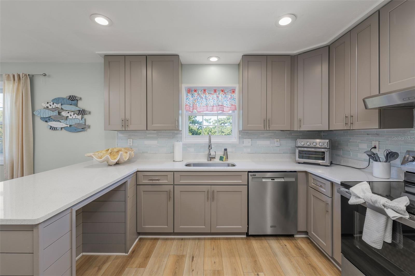 Image 8 of 50 For 287 Boulevard Des Pins