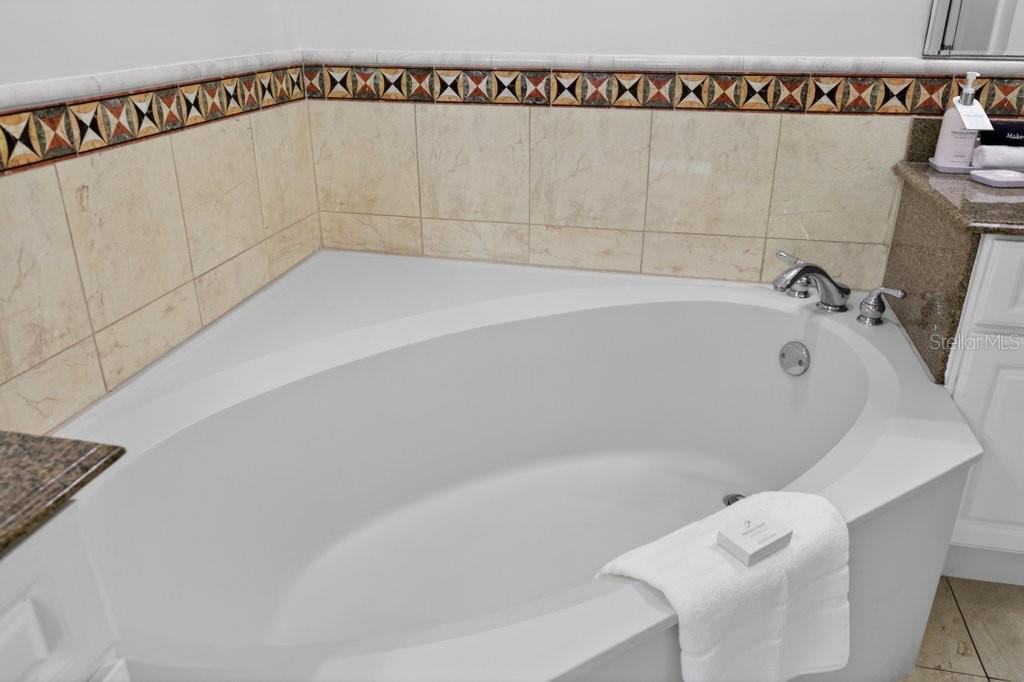 Image 35 of 70 For 200 Ocean Crest Drive 517