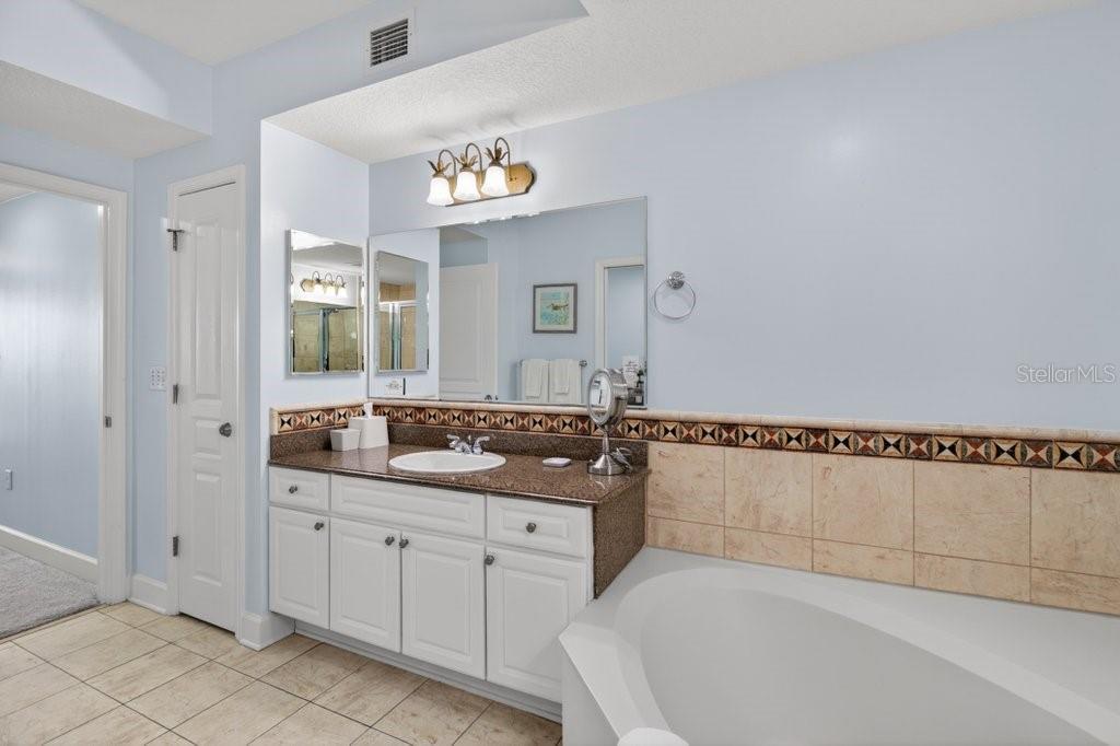 Image 36 of 70 For 200 Ocean Crest Drive 517