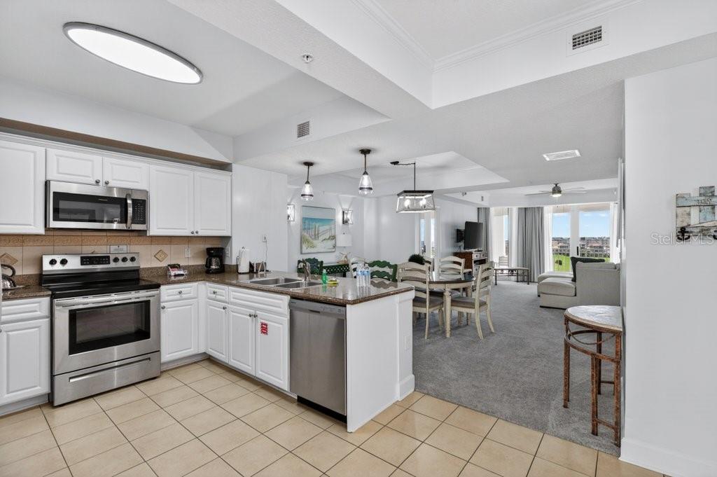 Image 4 of 70 For 200 Ocean Crest Drive 517