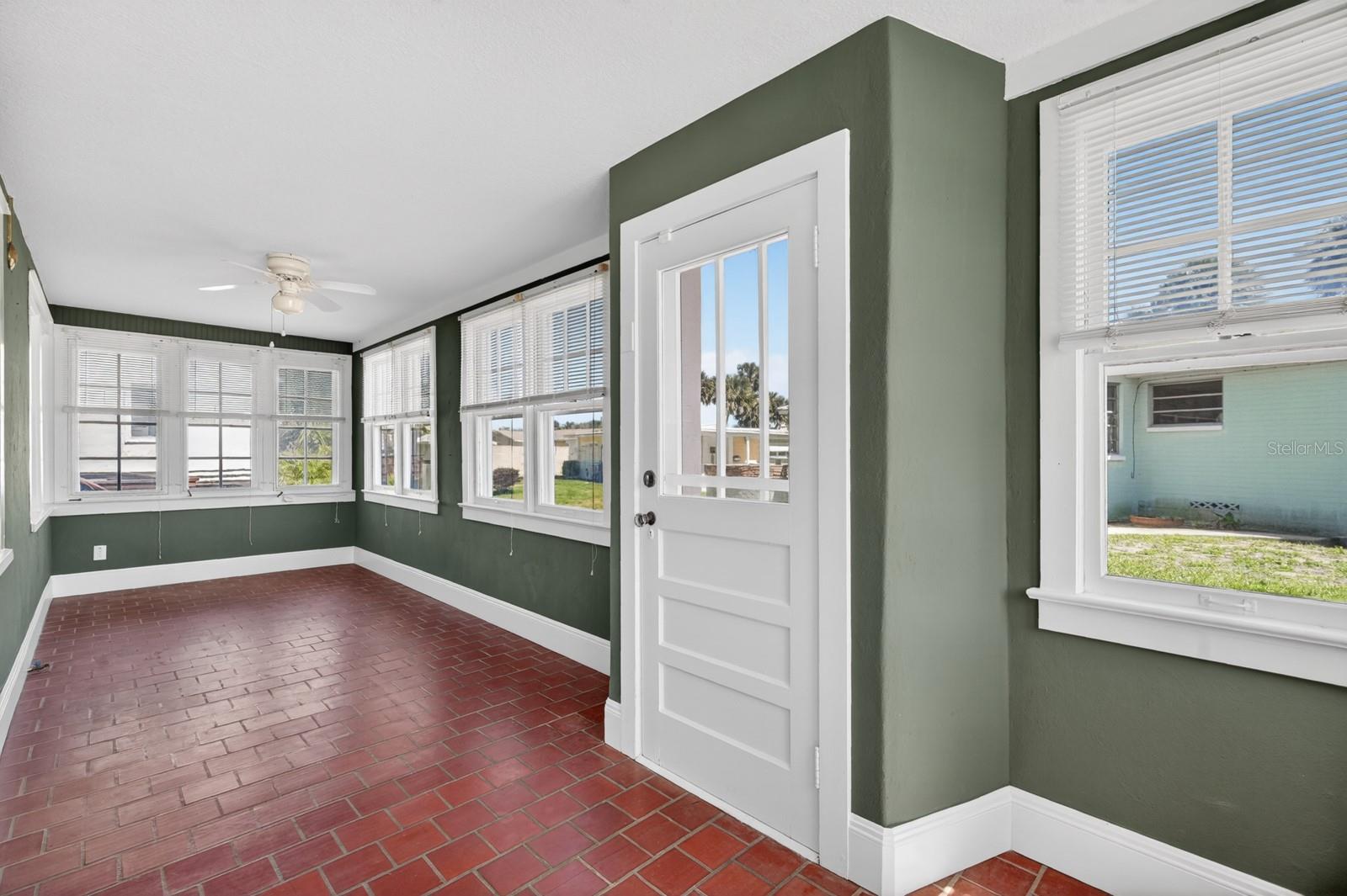 Image 52 of 92 For 1225 Gamble Place