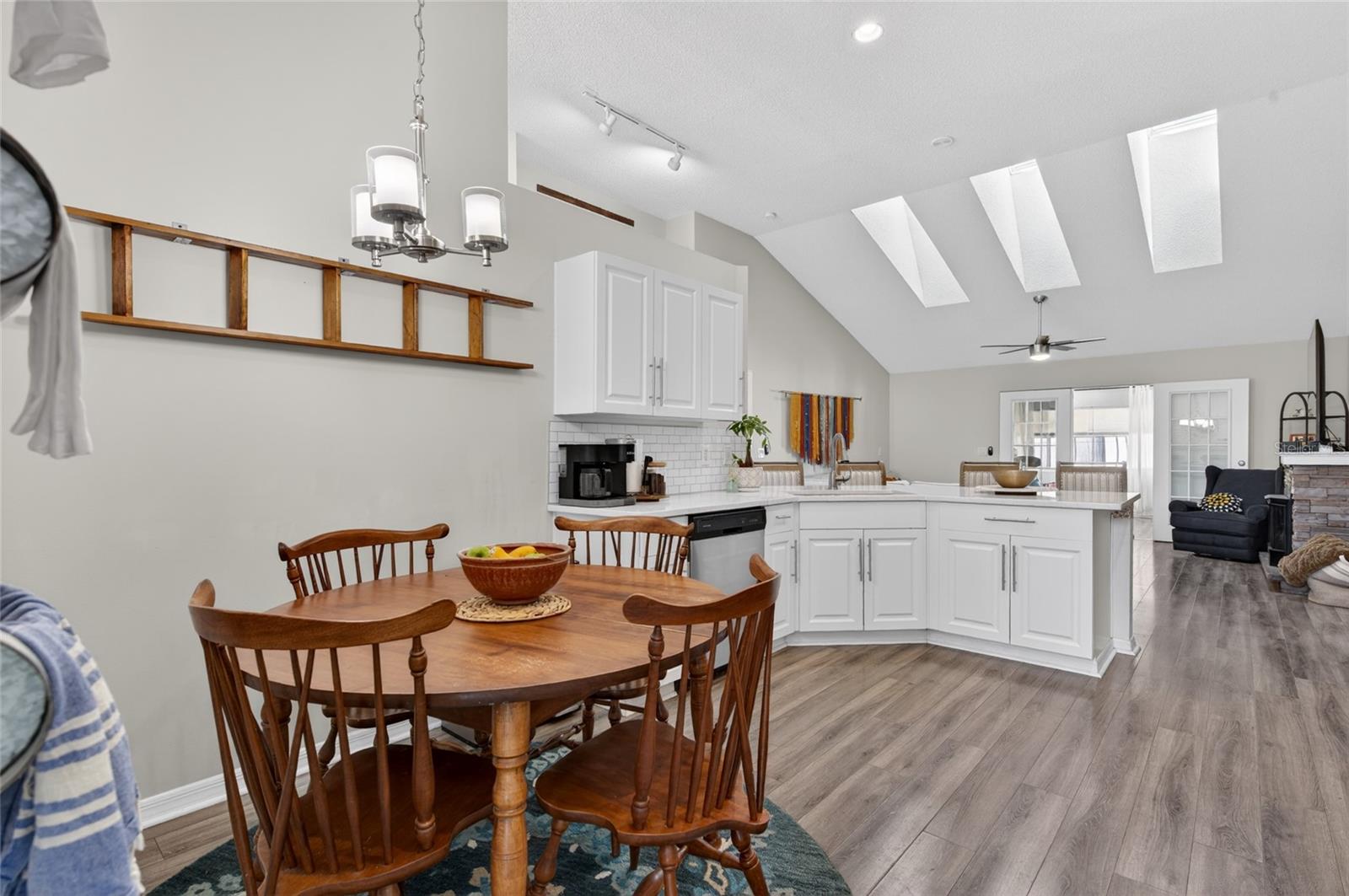 Image 10 of 31 For 5 Farr Place