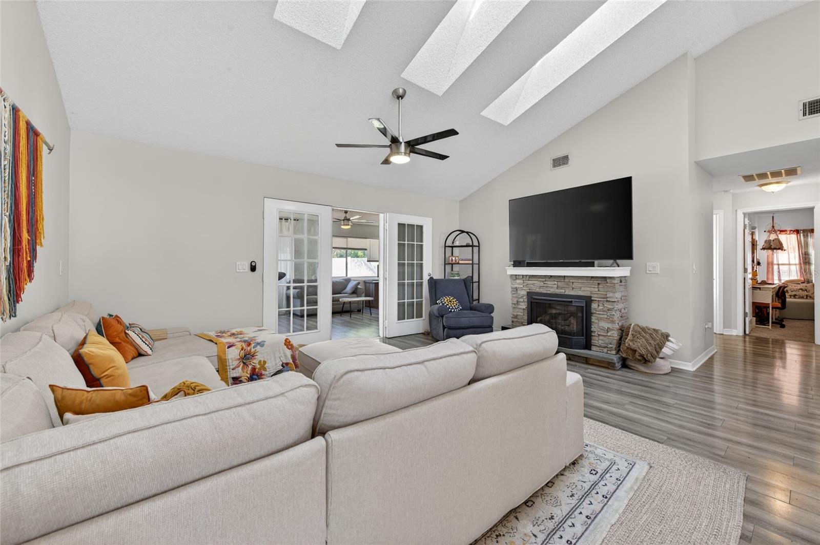 Image 14 of 31 For 5 Farr Place