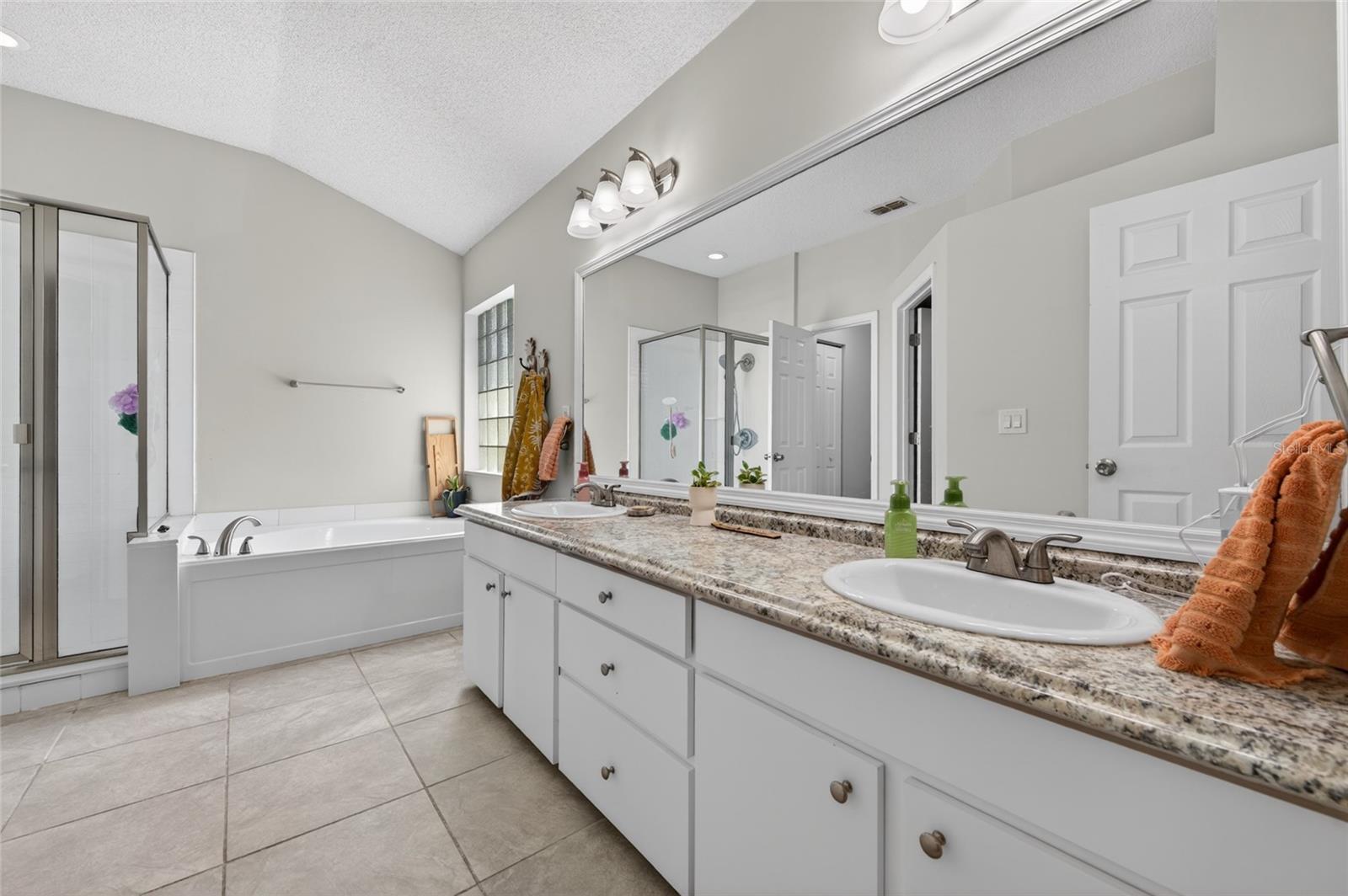 Image 18 of 31 For 5 Farr Place